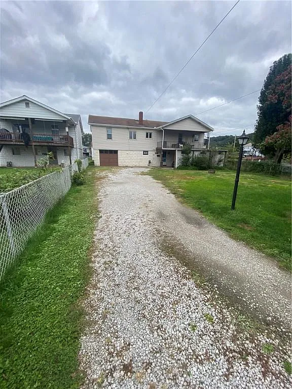 213 Oak Ln photo 1