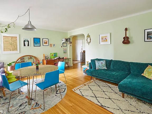 3rd image of 435 Ocean Pkwy APT 3K
