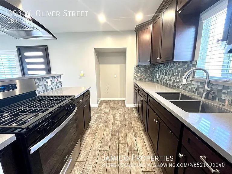 390 W Oliver St — Photo 11