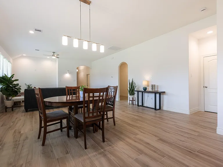 2303 Cunningham Dr — Photo 12