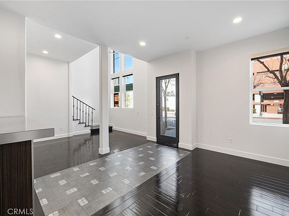 3rd image of 190 W 3rd St
