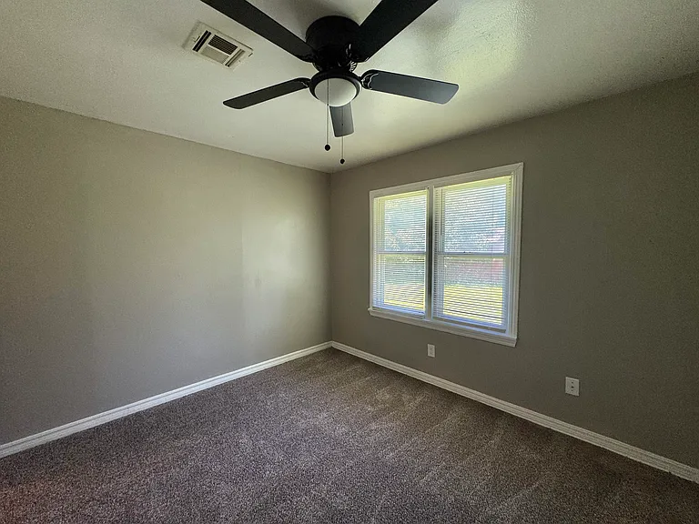252 E Coe Dr — Photo 16