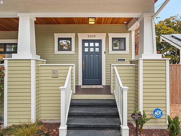 4th image of 3219 SE Tibbetts St