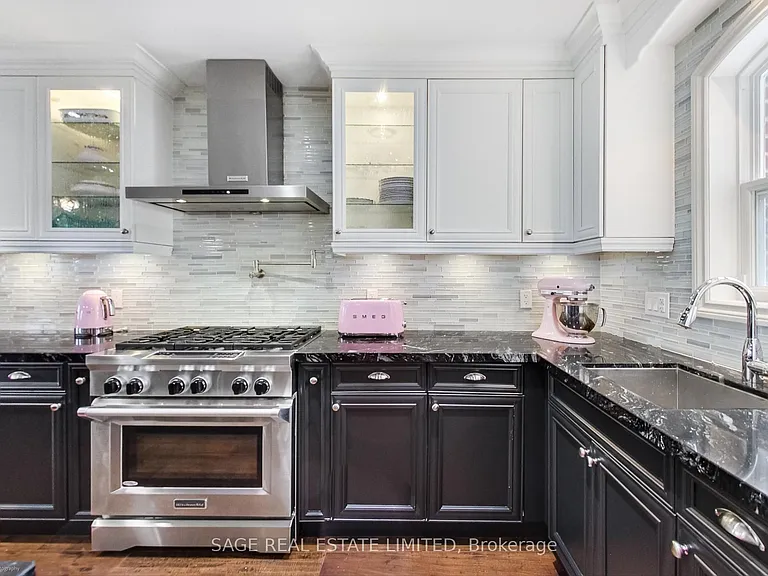 108 Beresford Ave — Photo 9