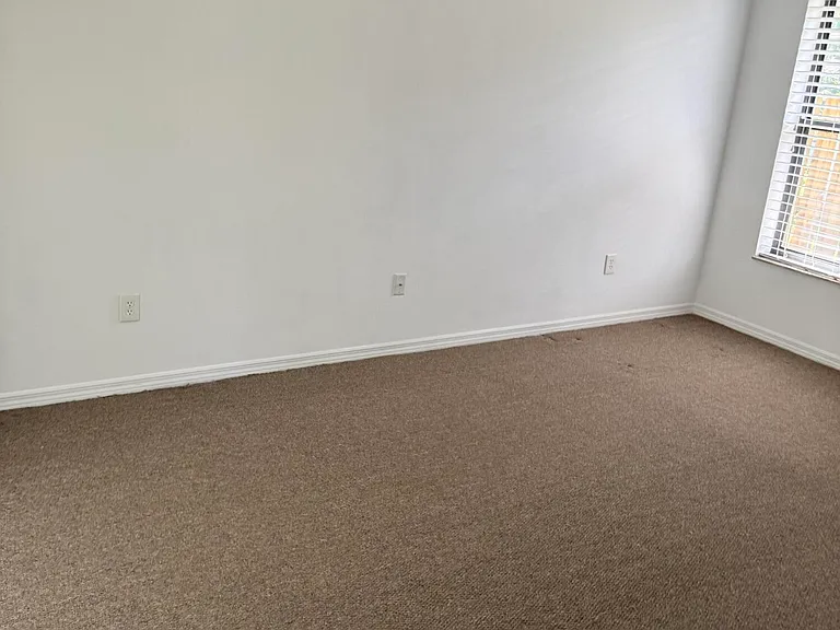 508 NW Azalea Ave — Photo 4