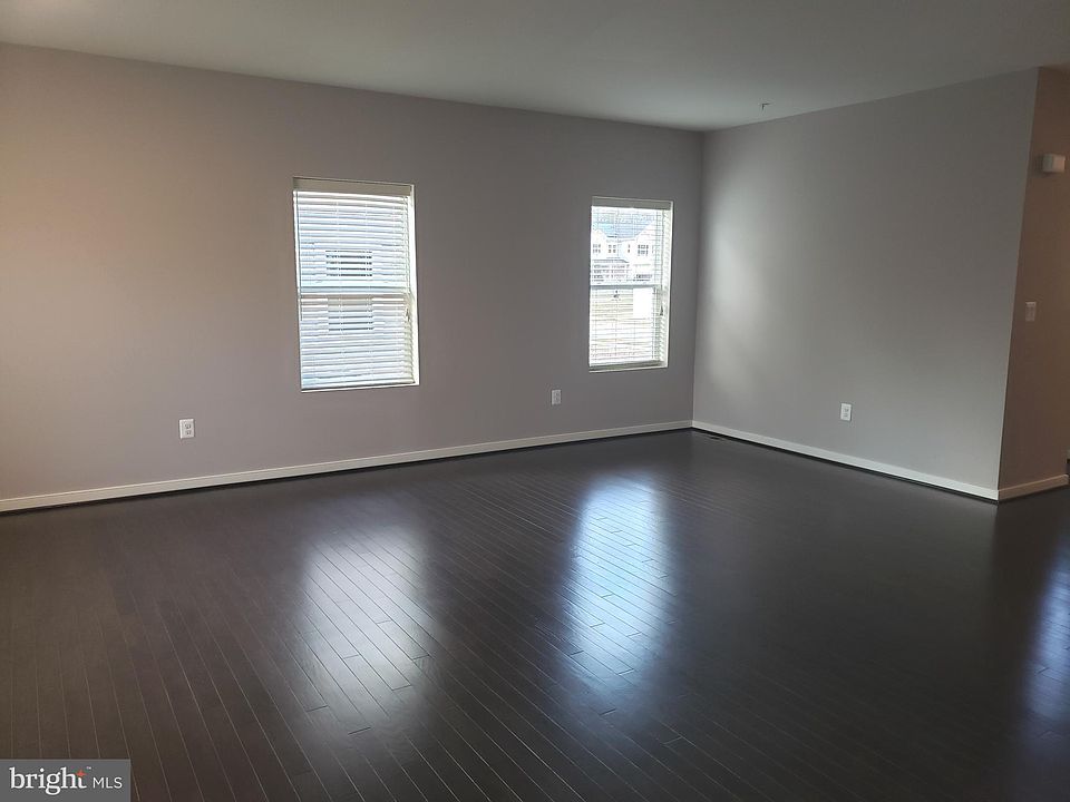 2nd image of 3234 Krefeld Ln