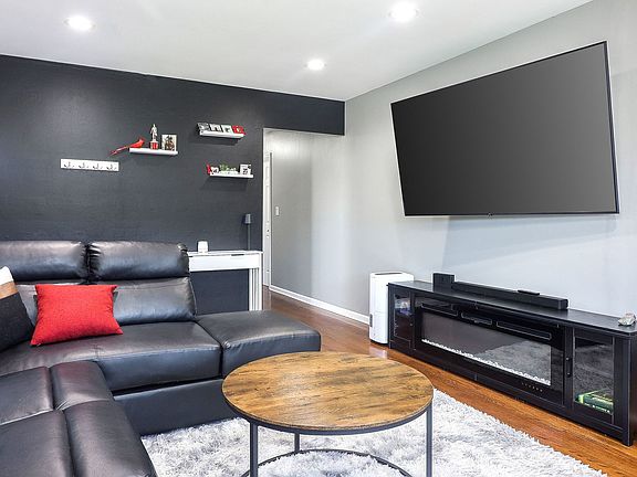 3rd image of 417 Hyde Park Ave