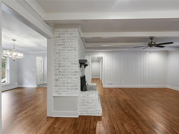 5th image of 868 Hickory Dr