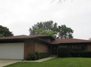 422 Arbor Ln, Westmont, IL 60559
