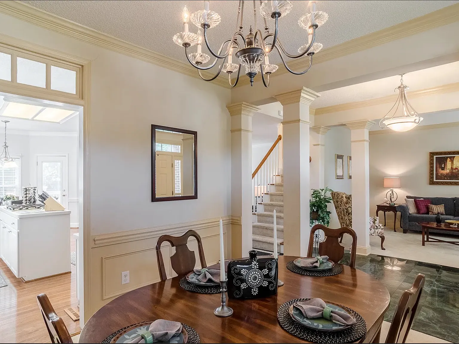 4 bed, 2.5 bath, 2732 sqft, $2,795 — Photo 4