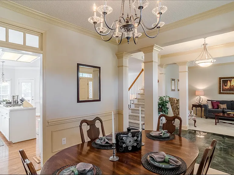 4619 James Crossing Dr — Photo 4