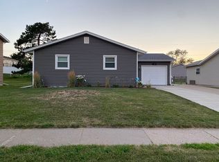 3018 Westmar Dr, Bettendorf, IA