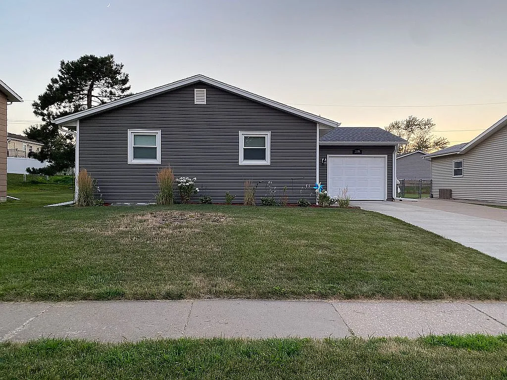 3018 Westmar Dr photo 1