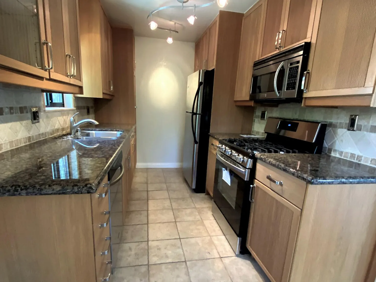 2 bed, 1125 sqft, $3,350 — Photo 2