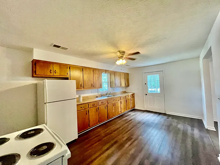 1445 S Walnut St — Photo 7