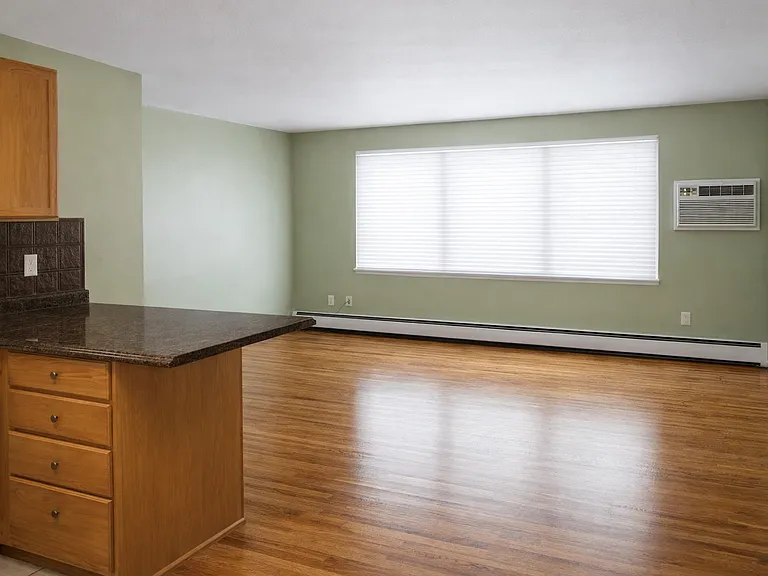 801 University Ave SE — Photo 3