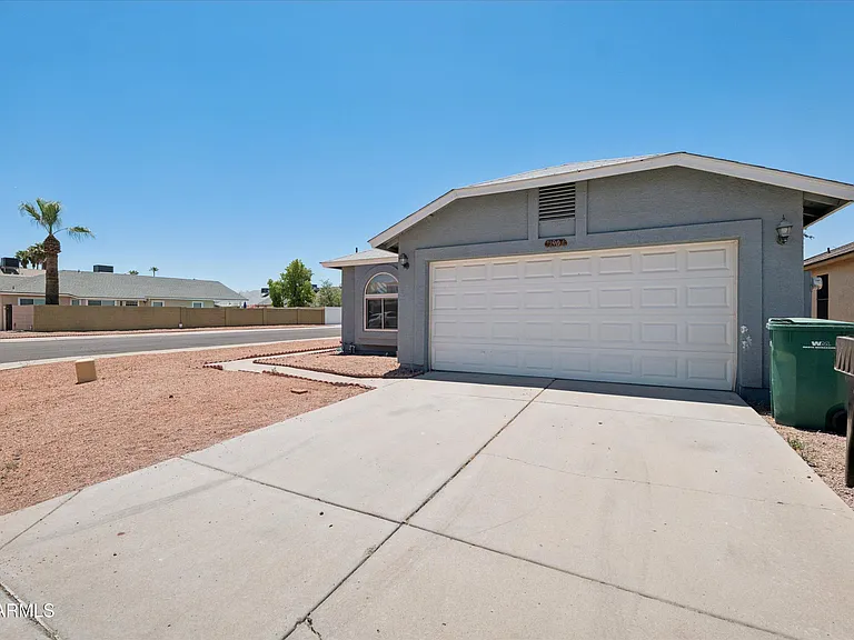 11904 N 76th Ln — Photo 2