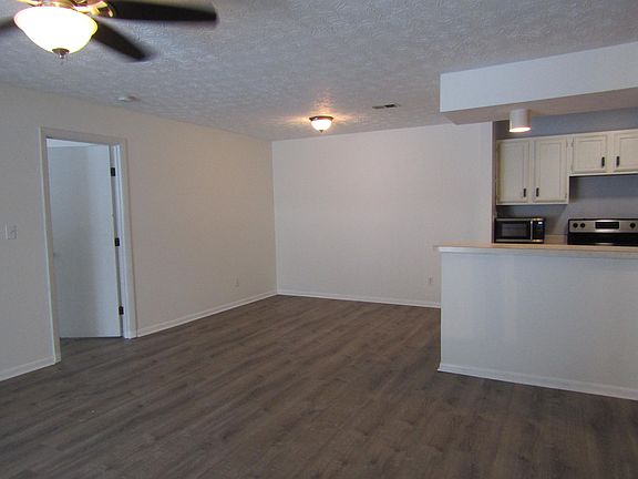 4th image of 70 Creekwood Dr Unit 1