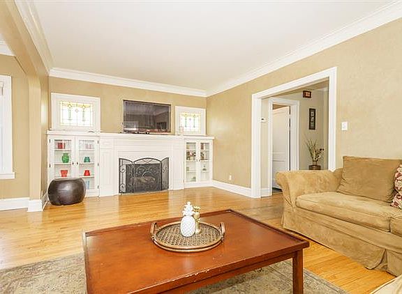 5th image of 406 N Lombard Ave