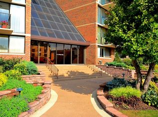 2 S Atrium Way APT 107, Elmhurst, IL