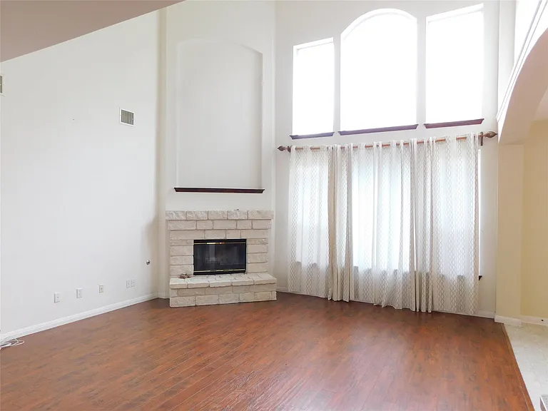 1511 Homewood Cir — Photo 5