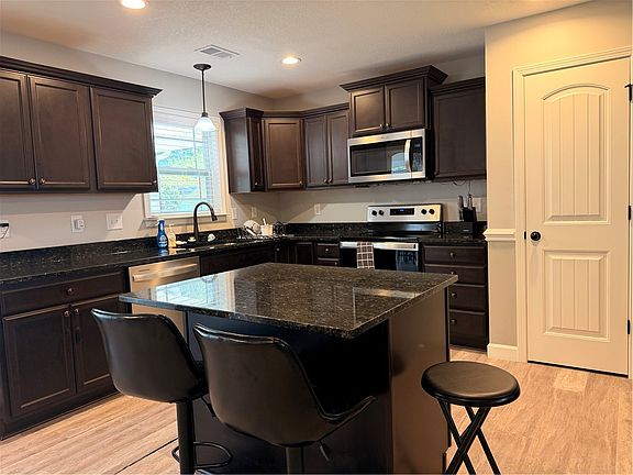 3rd image of 166 Pheasant Ridge Dr