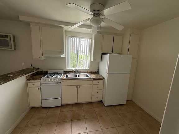 5th image of 6155 Woodman Ave #120