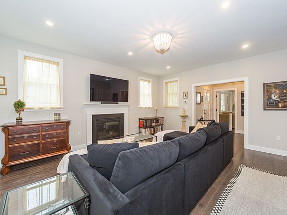 5th image of 54 Wolcott Woods Ln #54