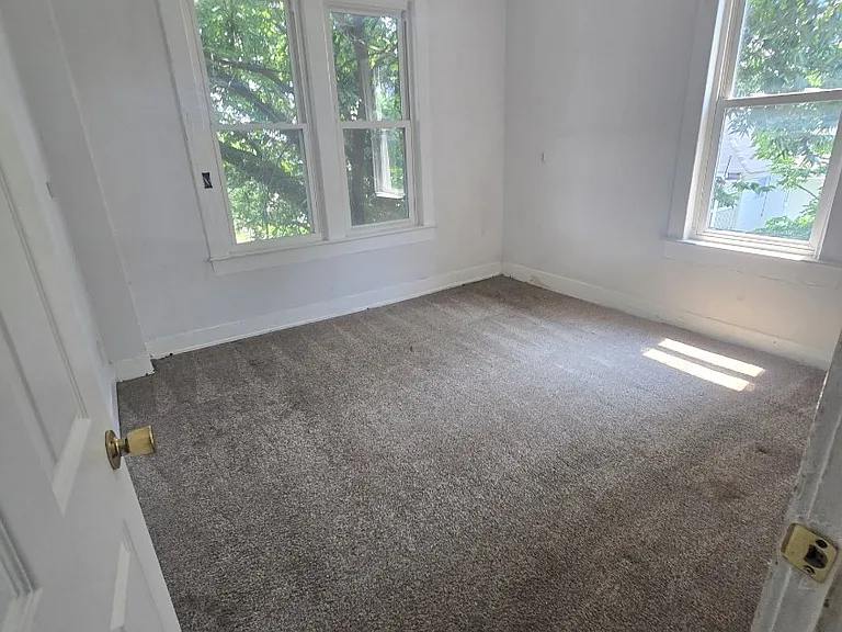 131 Hough Ave #5 — Photo 8