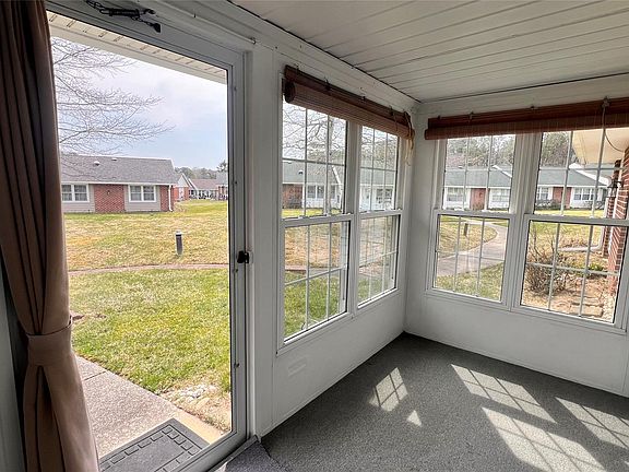 4th image of 72 Enfield Court #A