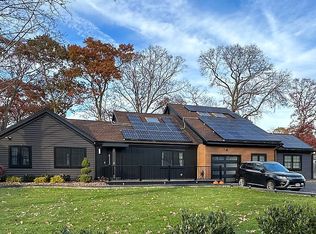 21 Woodlawn Ave, Selden, NY 11784