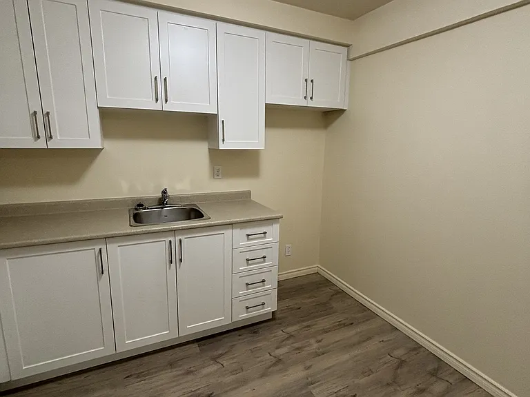 70 McEwen Ave #404 — Photo 3