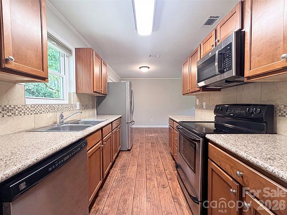 3rd image of 186 Jasmine Cir