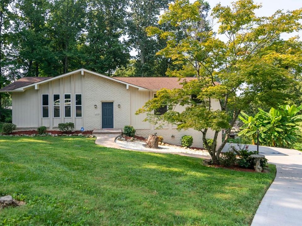 Beautifully landscaped house on quiet cul-de-sac