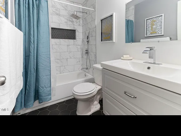 194 Catskill Ct — Photo 8