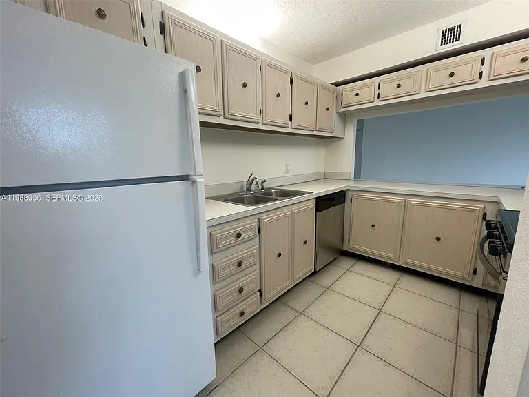 9441 Live Oak Pl #209 — Photo 9