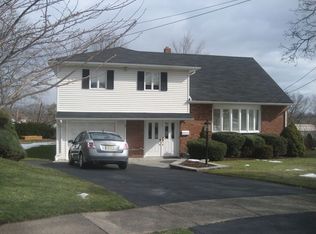 18 Breezy Hill Ct, Clifton, NJ 07013