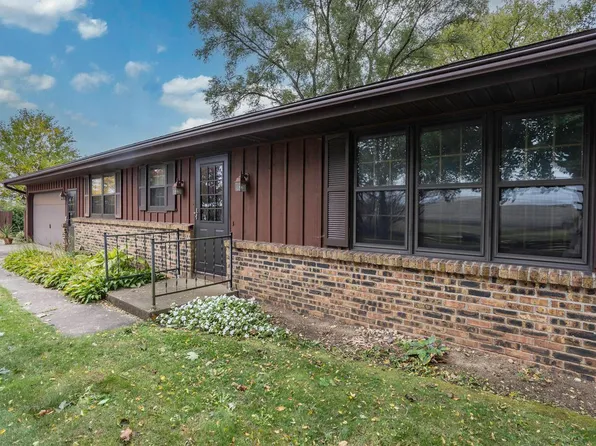 S31W26111 Sunset DRIVE, Waukesha, WI 53189