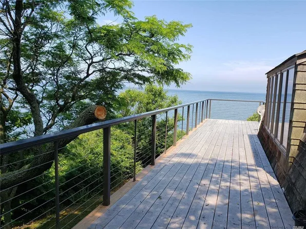 3500 Sound Dr, Greenport, NY 11944
