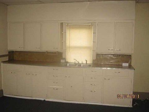 2nd image of 136 Walnut St