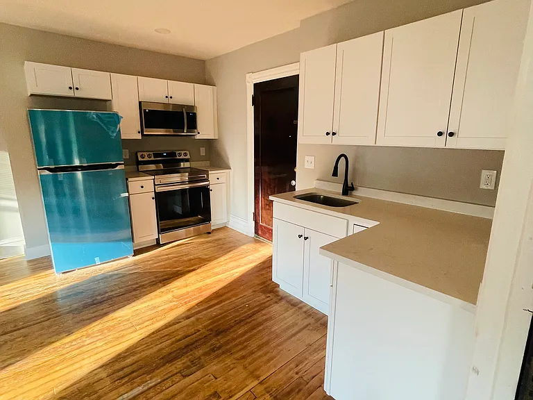 110 E Main St #2A — Photo 3