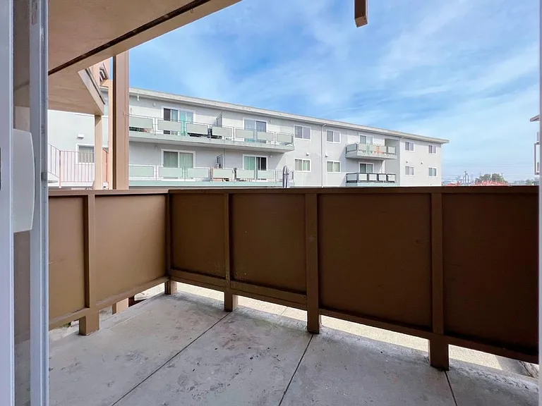 El Camino Real Apartments — Photo 12