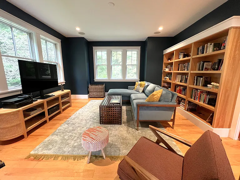 1018 Sinclair Dr — Photo 10