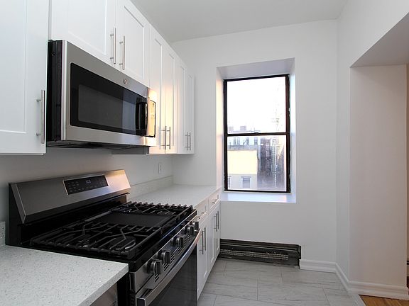 3rd image of 404 W 47th St #4F