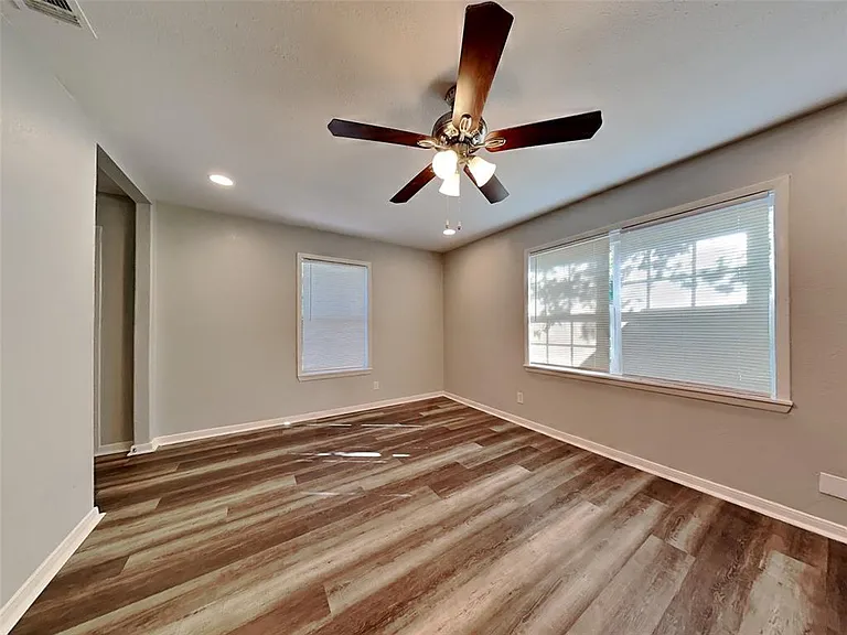 517 Burgett St — Photo 2