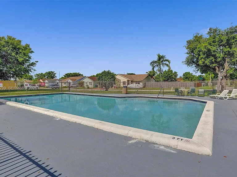 11529 SW 133rd Ter — Photo 32