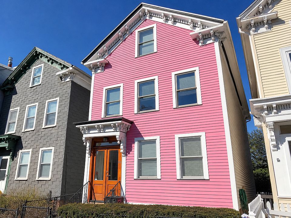 1st image of 4 Leeds St #1