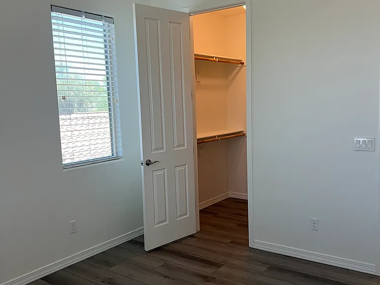 2901 E Iris Dr — Photo 49