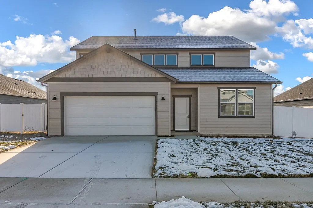 5 bed, 2525 sqft, $2,795 — Photo 2