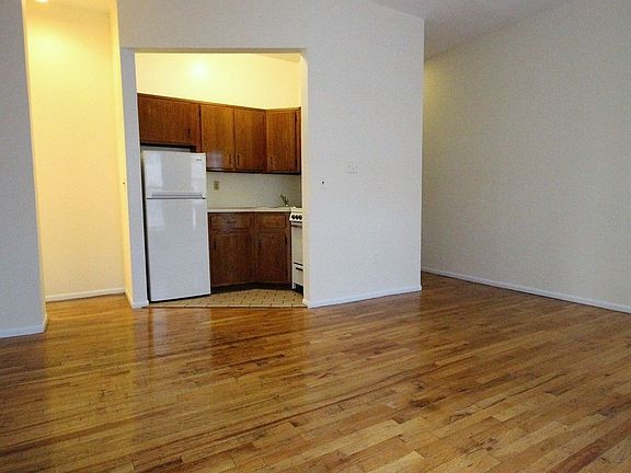 3rd image of 605 W 112th St APT 4D